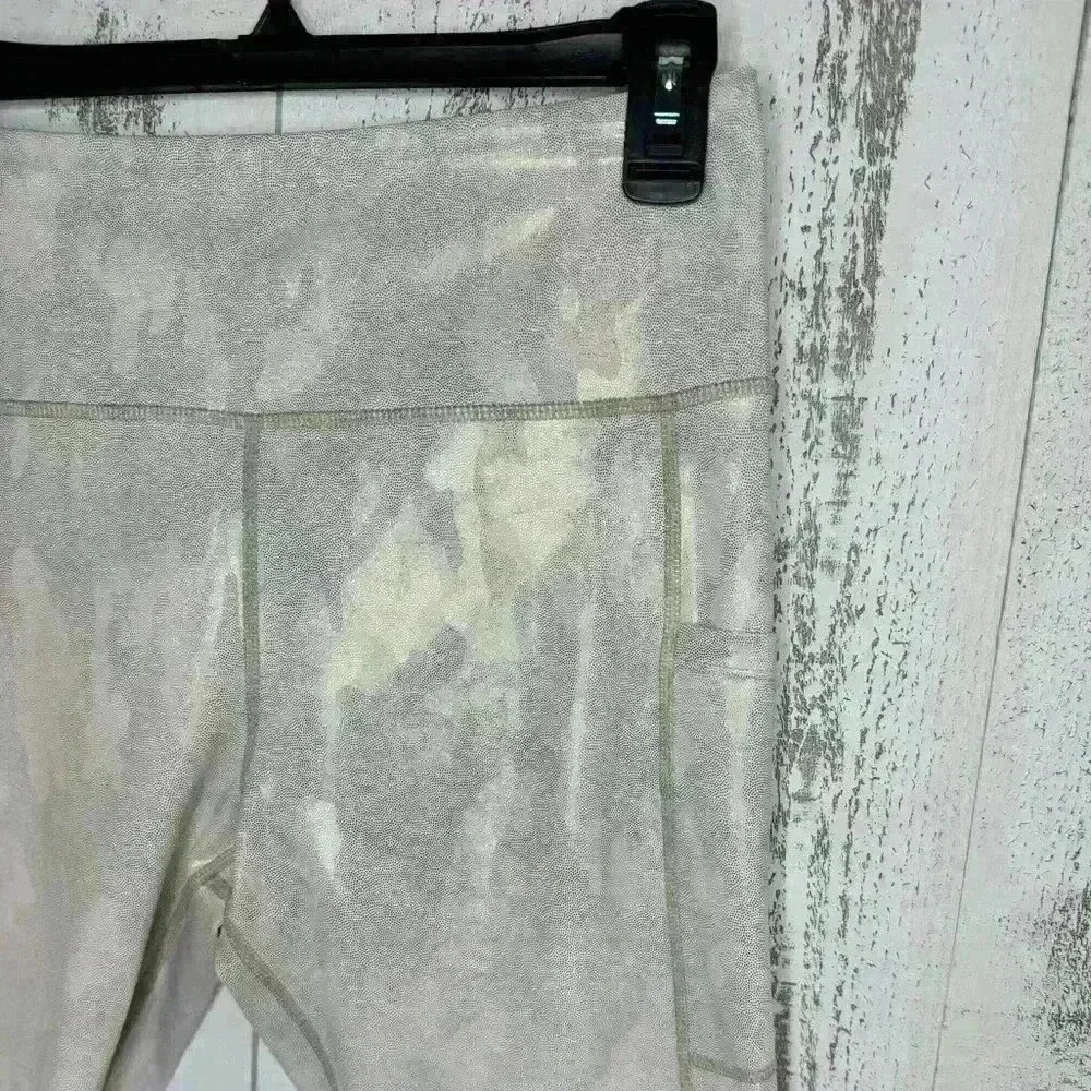 NWOT- ZYIA Silver Camo Metallic Pocket Light n Tight Hi-Rise Capri 20" Leggings - Picture 7 of 11